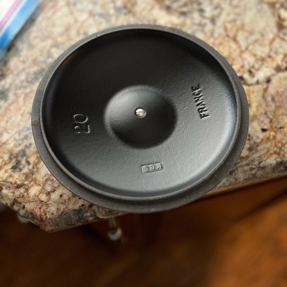 Le Creuset Berry Rice Pot 3 Qt - 20 - Picture 3 of 7